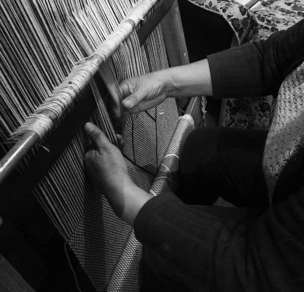VOZ artisan using hand-loom to weave