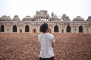 Carlo explores the incredible sights of India.