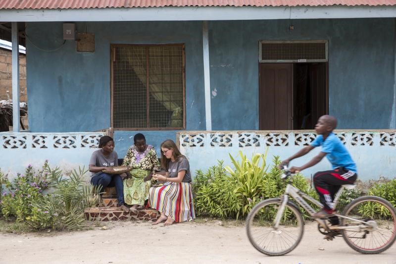 Image of volunteering overseas and making new friends